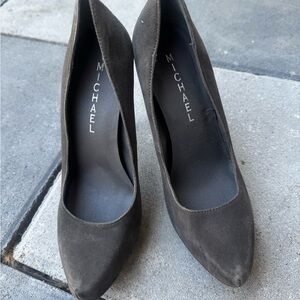 Michaels Women's Charcoal Suede Heels Size 5.5